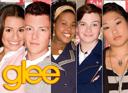 Fotos sensuales de actores de Glee rozan la pedofilia