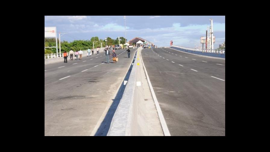 Leonel inaugura elevado de la Kennedy con Defilló