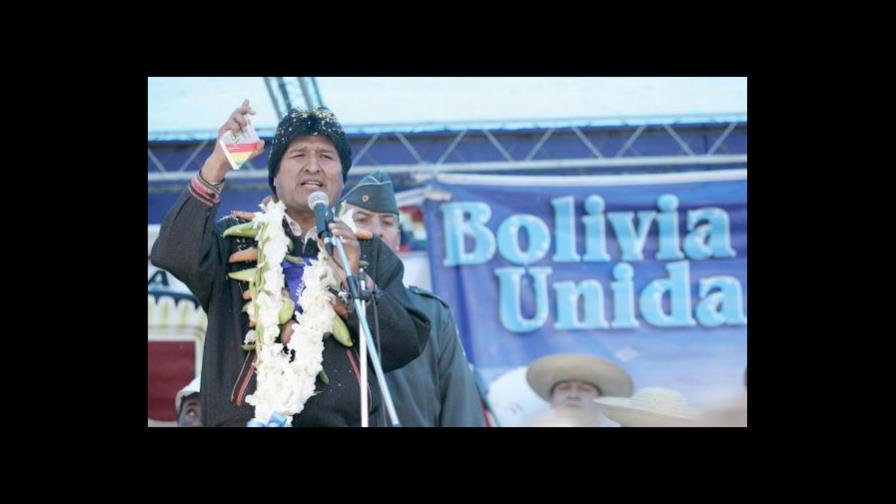 Crítican a Evo Morales por vincular conducta sexual con consumo de pollo
