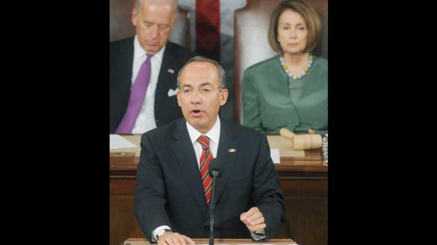 Calderón defiende a inmigrantes en EEUU