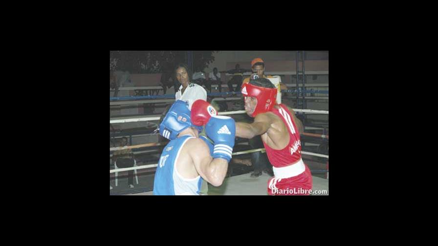 Navarro y Pérez triunfan en Copa de Boxeo La Romana