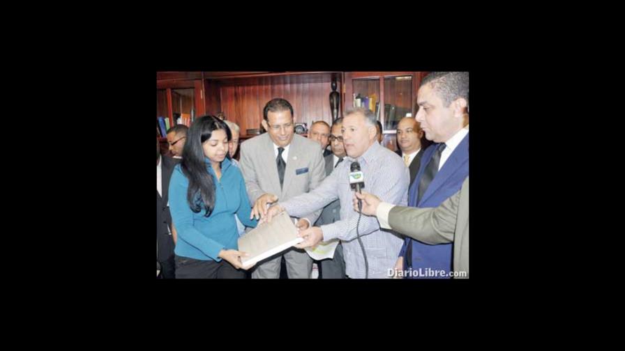 Someten a ex alcalde de Santiago