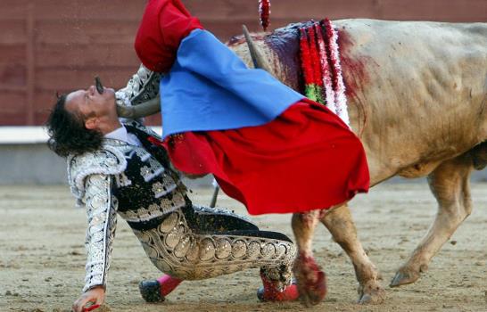 Cornada lesiona gravemente torero español