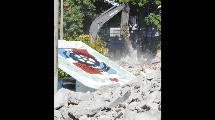 Demuelen la antigua escuela vocacional FFAA