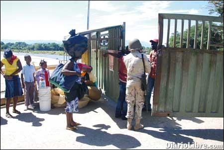 Haitianos confirman pagan RD$5,000 para pasar la frontera