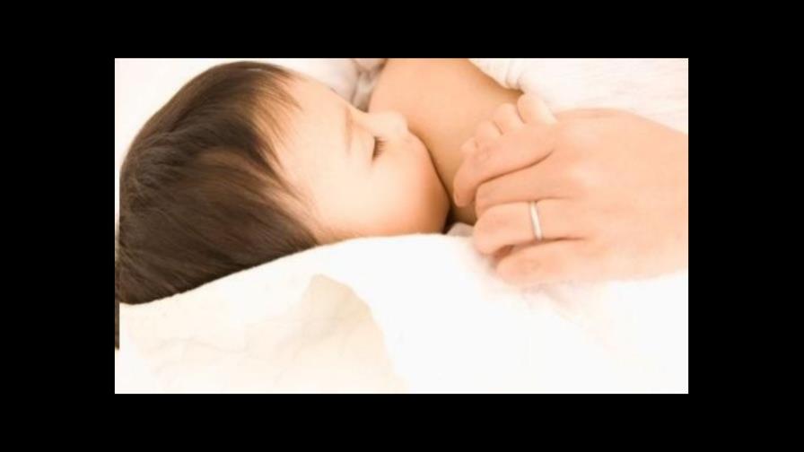 ¿Hay alimentos que incrementen la producción de leche materna?