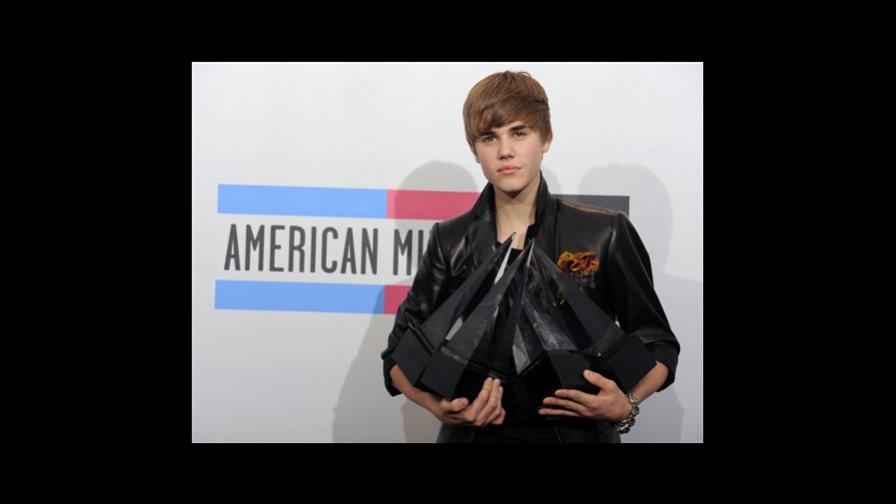 Justin Bieber triunfa en los AMA; Shakira gana