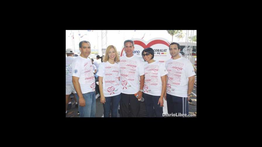 Farmacias Carol realiza caminata por el corazón