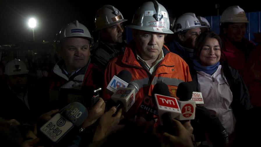 Tercera sonda se aproxima a mineros atrapados en Chile