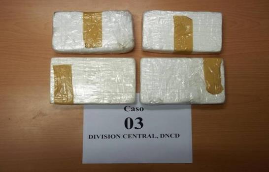 DNCD apresa tres hombres con 4 kilos de coca en la Tiradentes