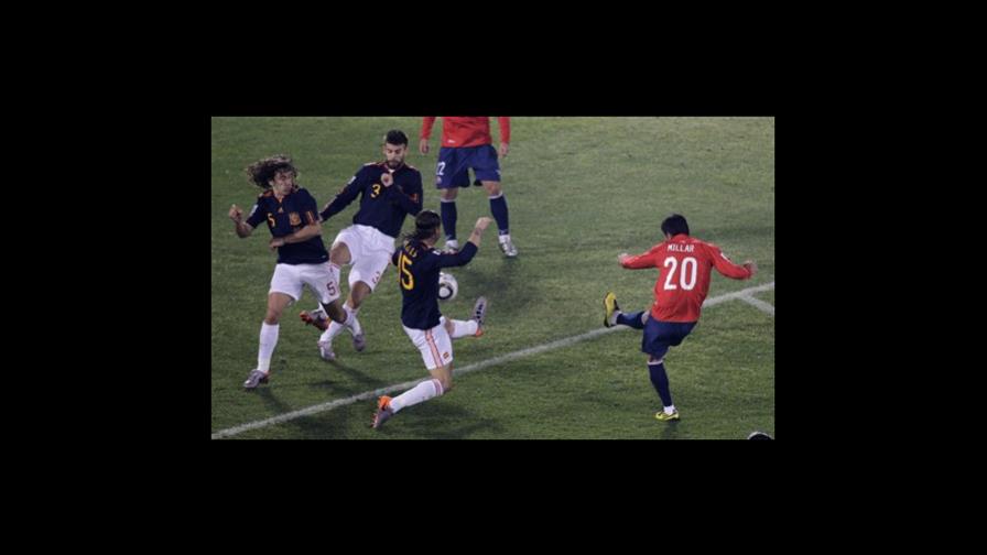 España vence 2-1 a Chile y ambos avanzan