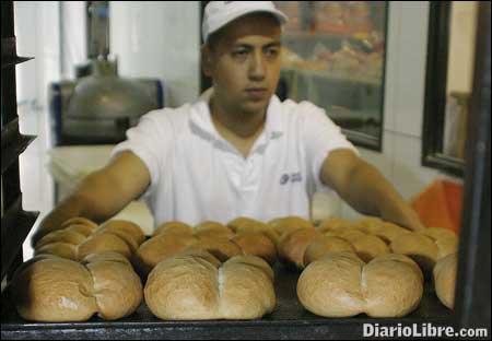 Industriales de la Harina amenazan con aumentar precio del pan