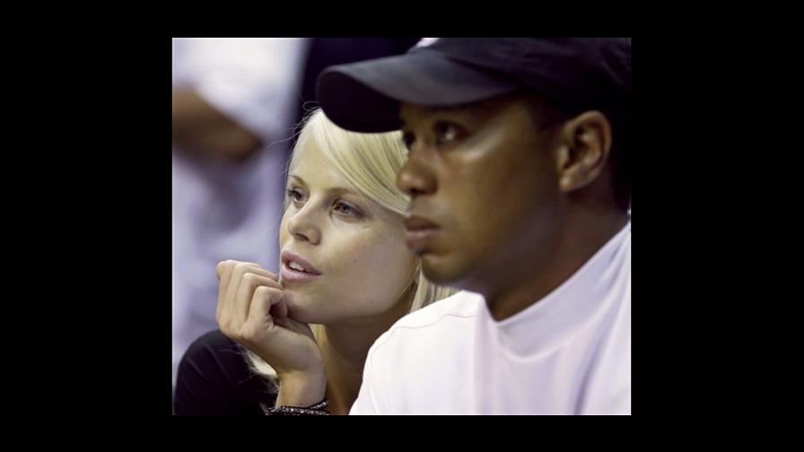 Ex esposa de Tiger Woods dice que vivió un infierno