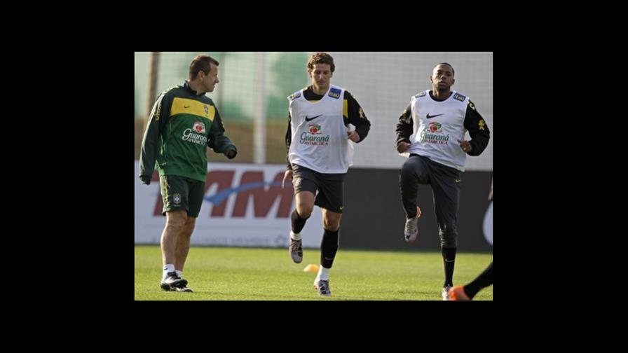 Kaká, Elano y Robinho volverán a jugar contra Chile Kaká, Elano y Robinho volverán a jugar contra Chile