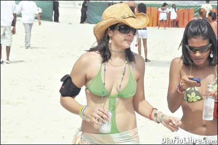 Presidente y Cosmopolitan rompen récords chicas en bikini