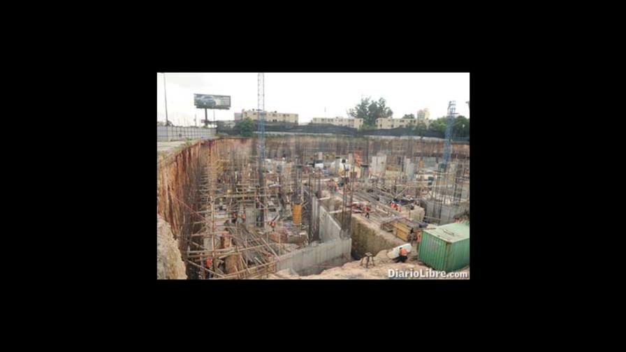 Mil obreros laboran en la construcción del Ágora Mall
