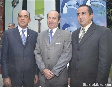 LF preside inauguración instalaciones de Pinturas Tucán
