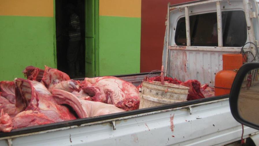 Denuncian falta de higiene en manejo de carnes en Sabana de la Mar