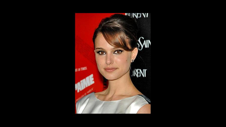 Actriz Natalie Portman está comprometida y embarazada