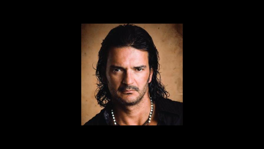 Ricardo Arjona lanza en agosto su nuevo disco, Poquita ropa