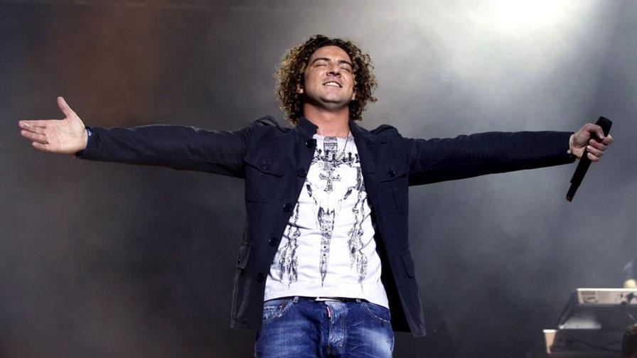 Bisbal es el único que ha besado la Copa de Mundo