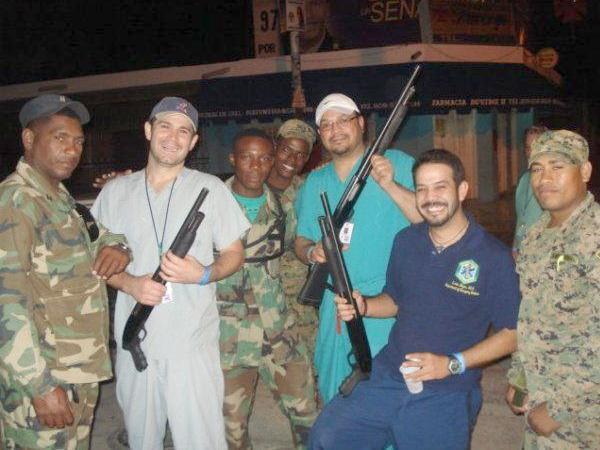 Detienen militares prestaron armas a médicos puertorriqueños en Haití