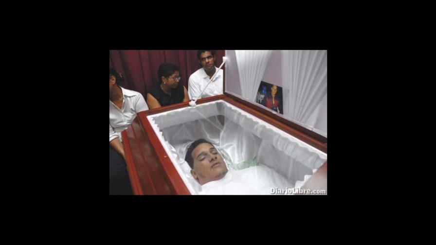 Sepultan joven muerto por policías Sepultan joven muerto por policías