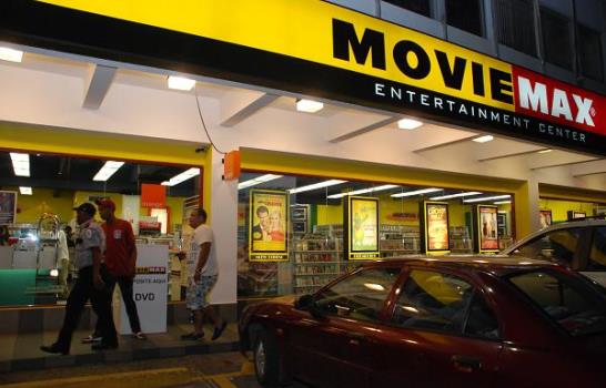 Hombre hiere tres a tiros en Movie Max de la Lincoln