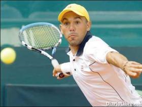 Dominicano Víctor Estrella conquistó oro del tenis Mayagüez