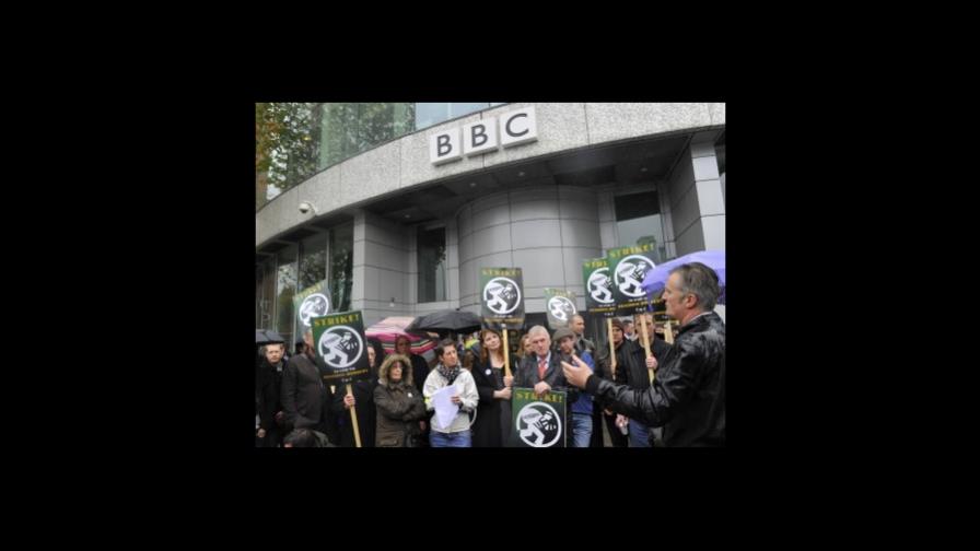 Periodistas de la BBC hacen segunda huelga de 24 horas por despidos