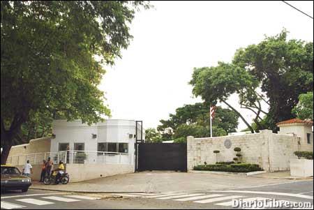 Falsa alarma de bomba interrumpe operaciones en Embajada EE.UU. en RD