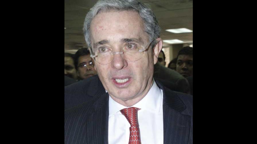 Uribe: A cárcel funcionarios narcos