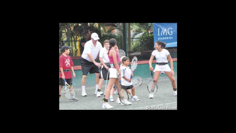 Academia Tenis Bollettieri IMG enseña nuevas técnicas jugadores