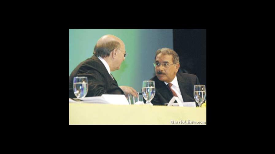 Candidatos presidenciales del PLD y el PRD ante los industriales