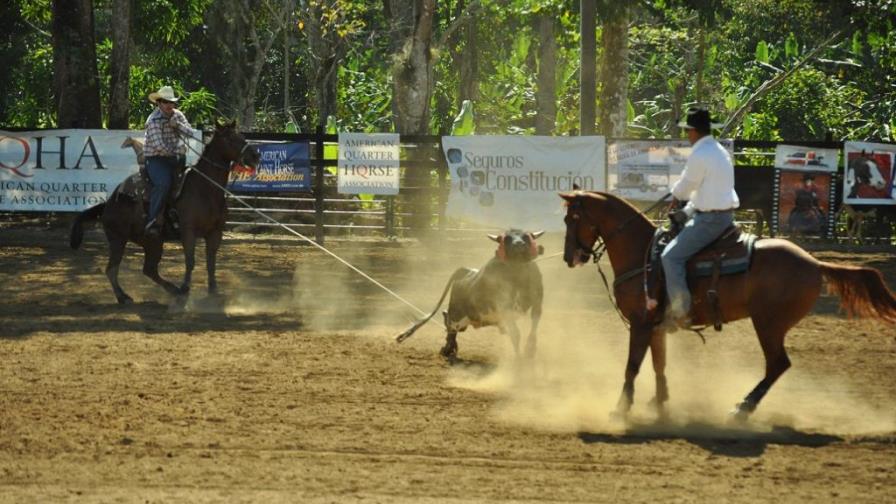 Benigno Gómez gana en el Classic Derby de rodeo