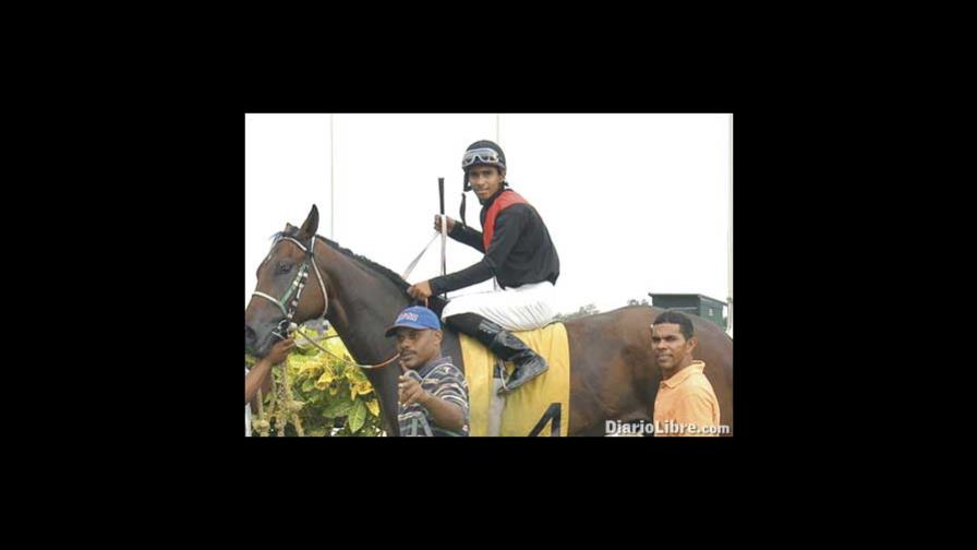 Muere jinete en accidente en Hipódromo V Centenario Muere jinete en accidente en Hipódromo V Centenario