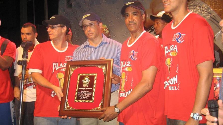 Campeones del Plaza Valerio reconocen a Banreservas