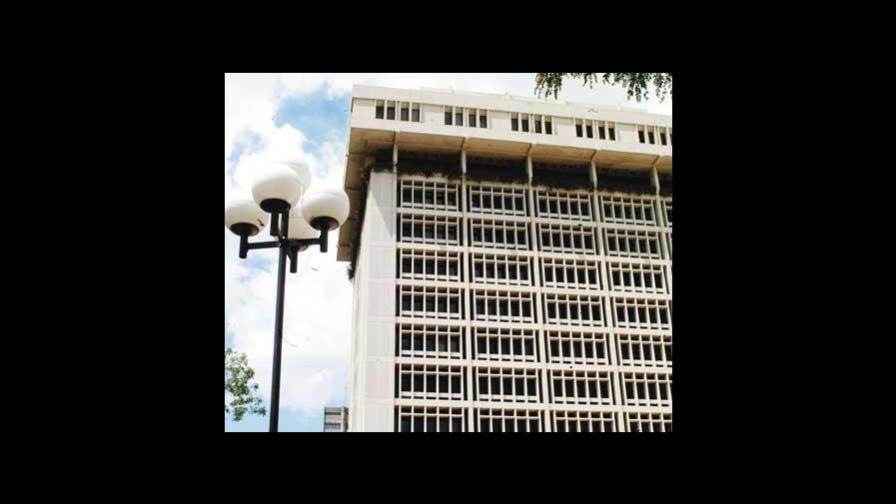 Murió representante de RD ante el FMI, Julio Estrella