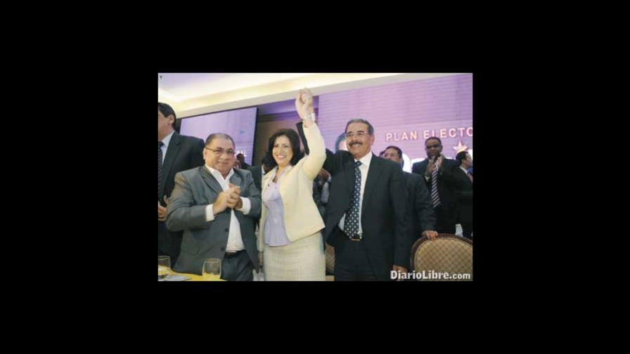 Danilo presenta a Margarita como su candidata a la Vice Danilo presenta a Margarita como su candidata a la Vice