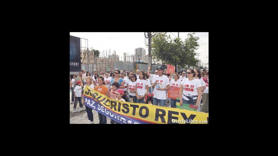 Templo El Calvario hace marcha contra los vicios