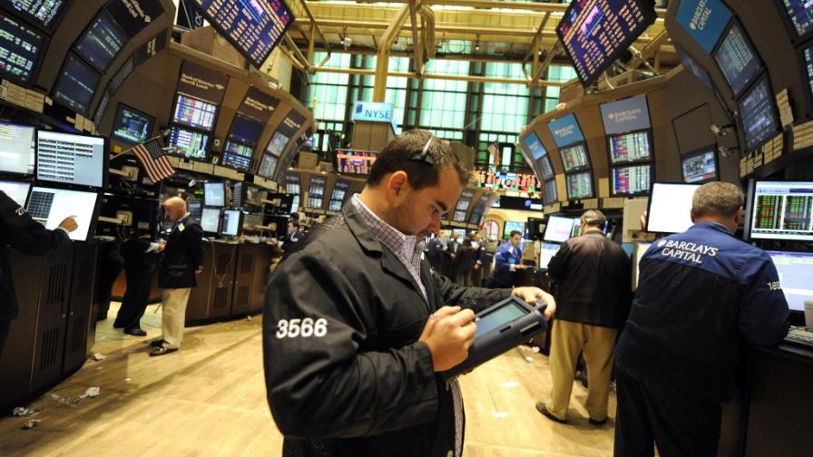 Wall Street cae el 2,43 % en la media sesión ante el nerviosismo generalizado