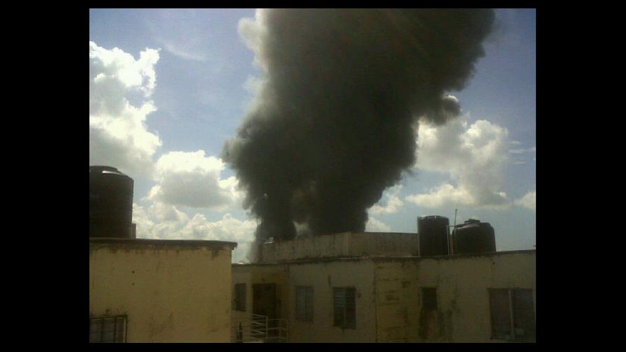 Temen que fuego destruya La Sirena de la Charles de Gaulle