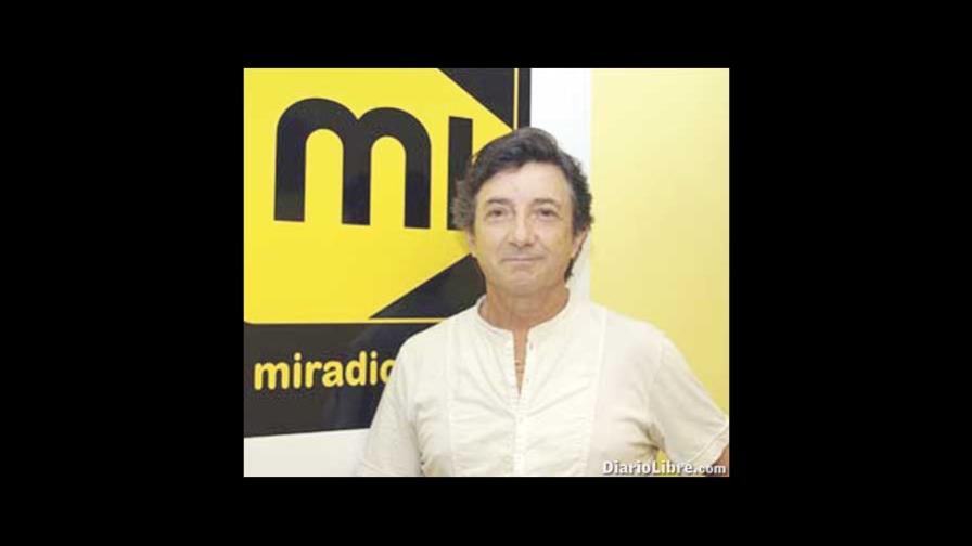 José Gómez, empresario redivivo, saluda a Juan Bau