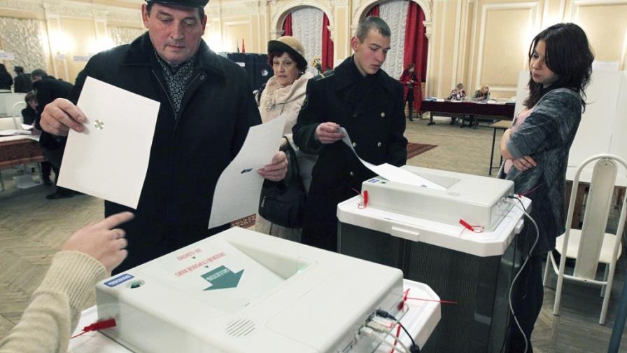 Los rusos votan con poco entusiasmo en elecciones parlamentarias