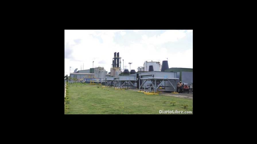 Leonel inaugura planta eléctrica en Pimentel