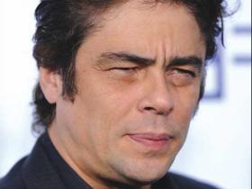 España concede nacionalidad a Ricky Martin y Benicio del Toro