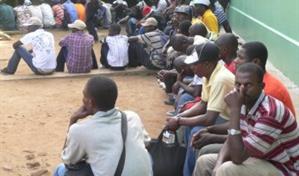 Huyendo de las bandas en Haití persiguen la muerte en carreteras de RD: 23 heridos en un accidente