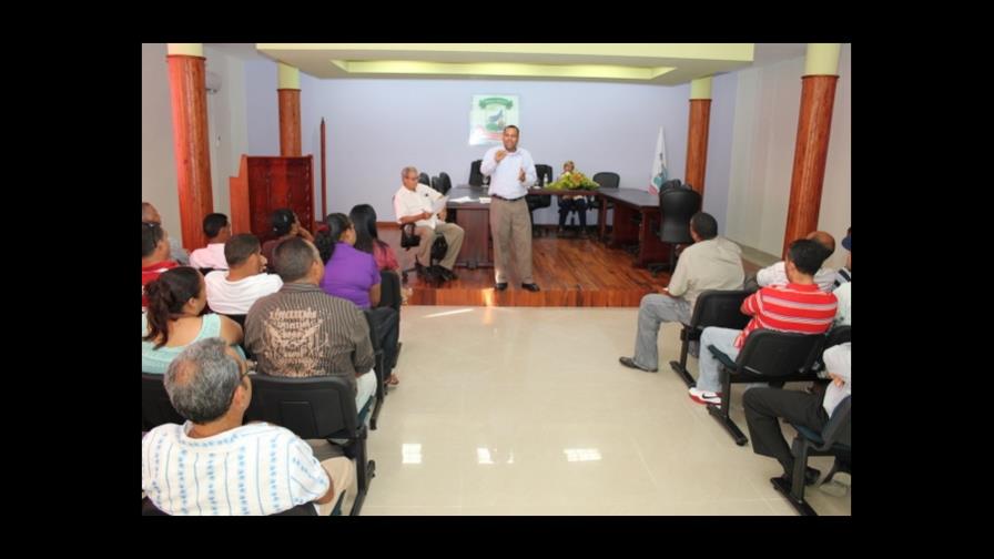 Alcalde y juntas de vecinos de Tamboril analizan Presupuesto Participativo