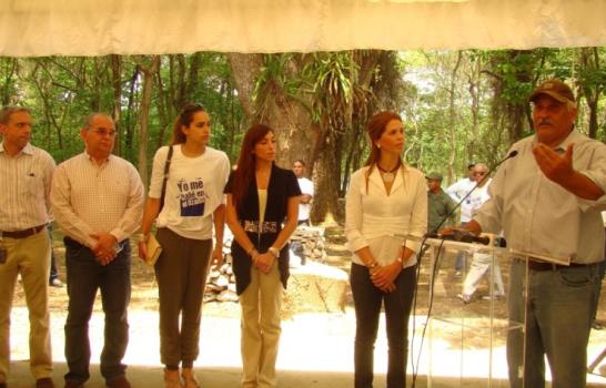 Centro de Protección en el Río Tosa en honor a la familia Léon