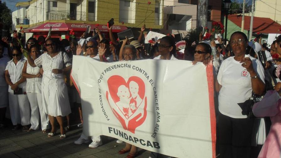 Realizan caminata contra la violencia intrafamiliar en SPM